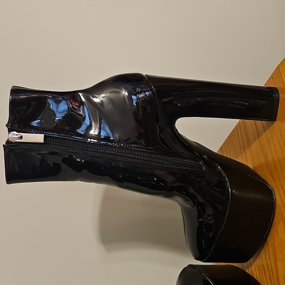 Steve Madden Passion Patent Black Platform Boots - Picture 5 of 11